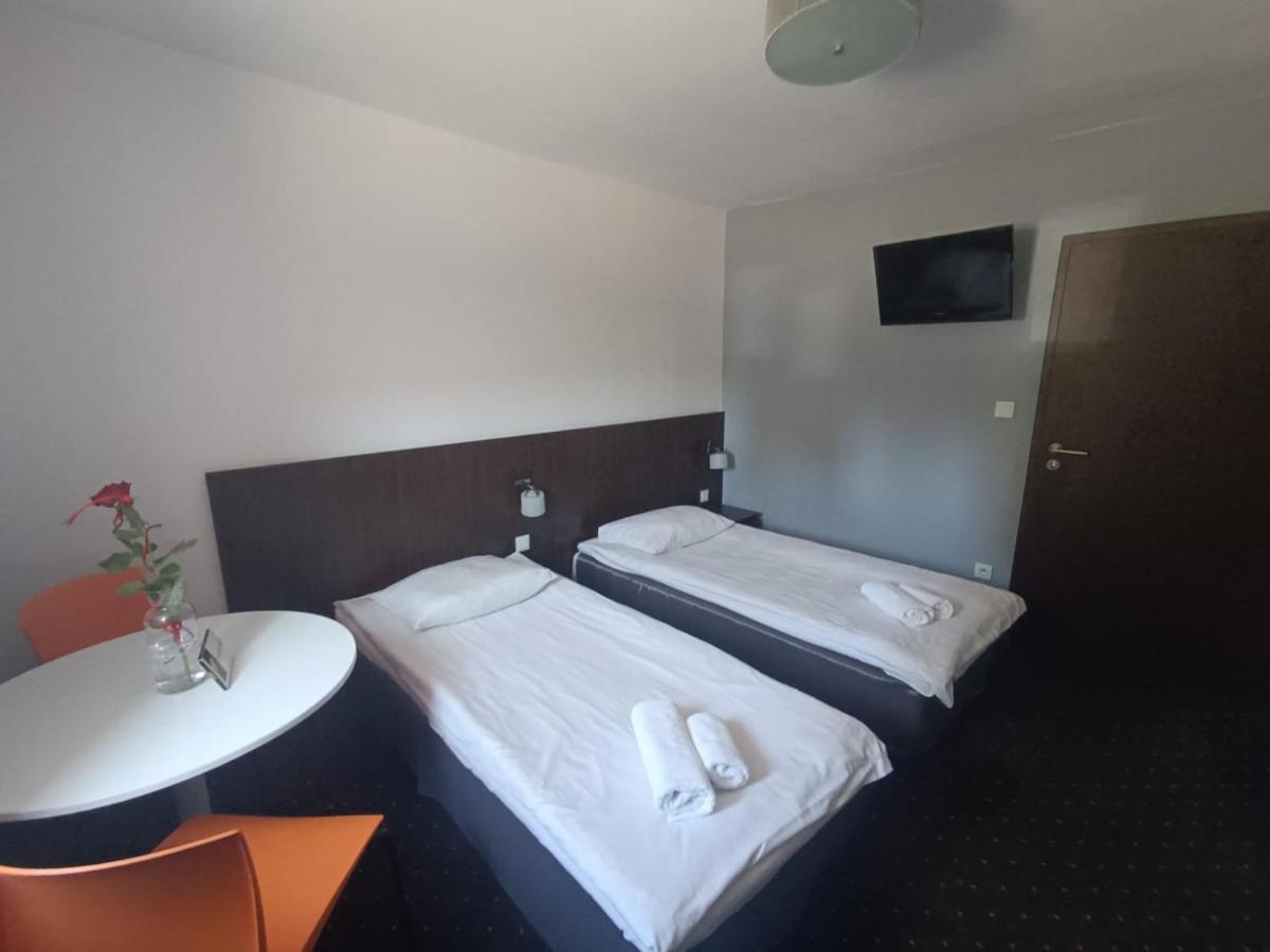 Aparthotel Strefa Budget ティヒ エクステリア 写真